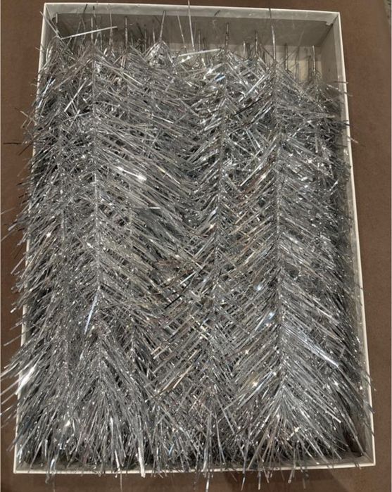 Гілки радянської штучної сріблястої ялинки