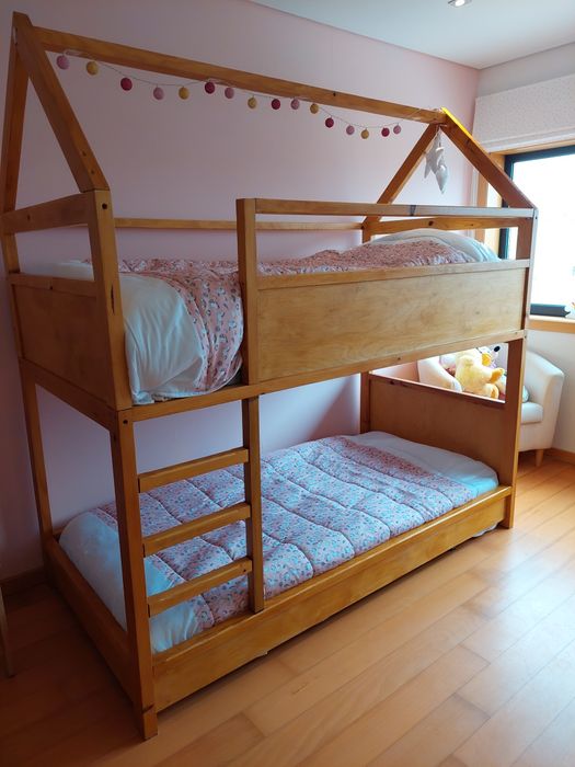 Cama casinha convertível em beliche