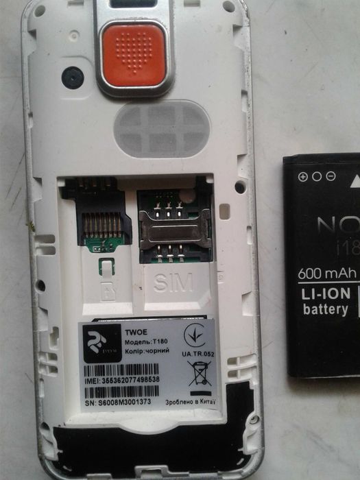 Мобильный кнопочный телефон Twoe T 180