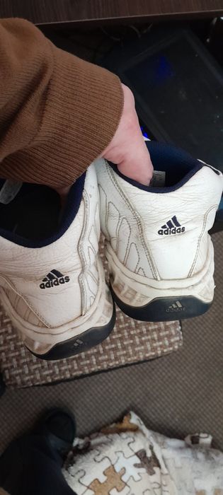 Кросівки adidas фірмові.
