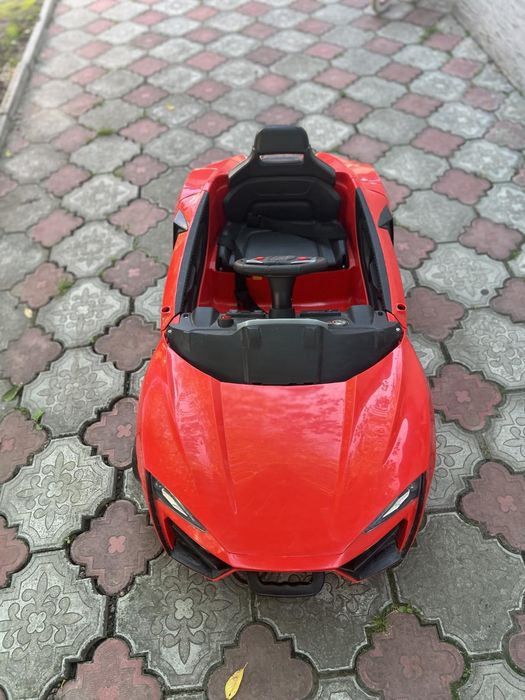 Крутий дитячий автомобіль