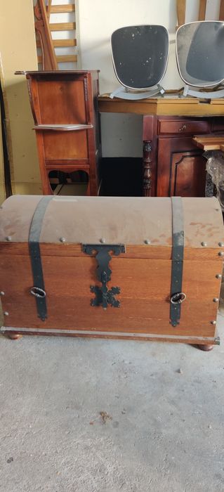 Baú em madeira antigo