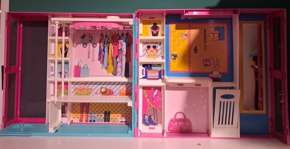 Szafa barbie zamykana