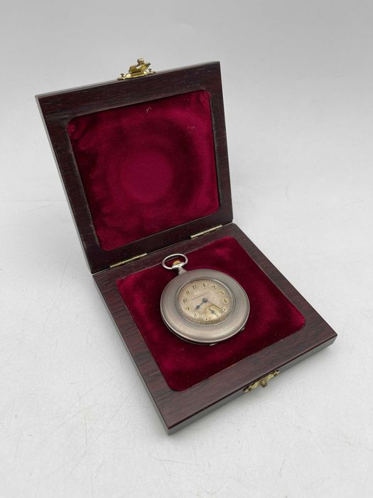 Relógios antigos de bolso e pulso