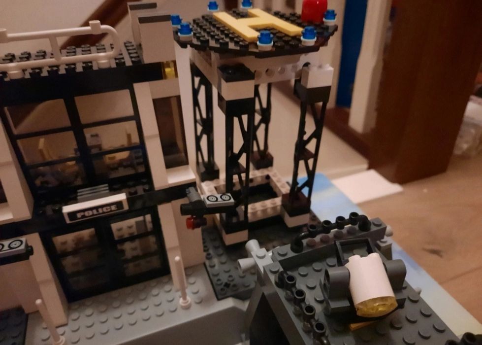 LEGO 7237 - Police Station