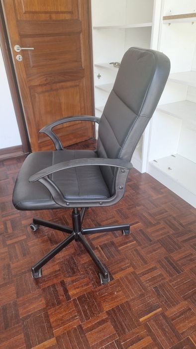 Cadeiras de escritório pretas