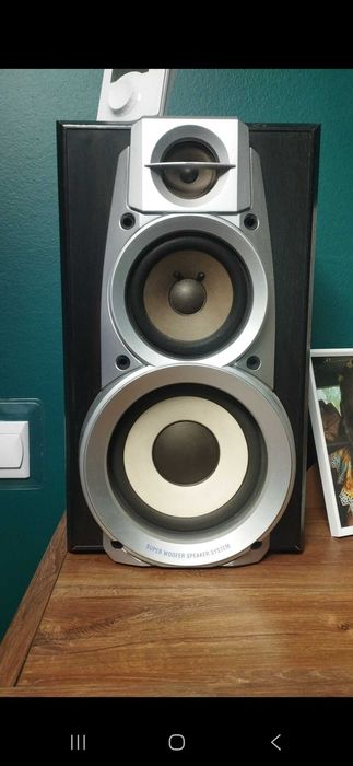 Wieża z głośnikami