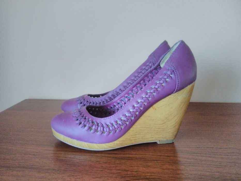 Buty na koturnie 37