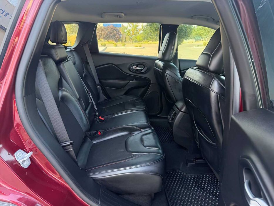 Jeep Cherokee Trailhawk      2021