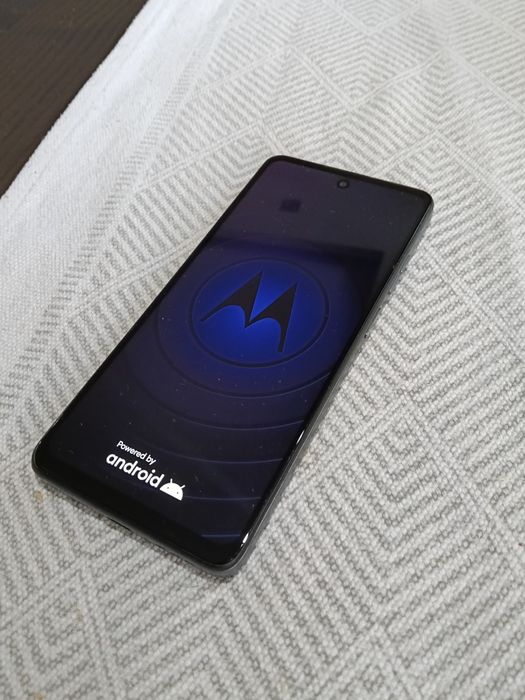 Motorola g24 256 GB, 8 GB RAM.