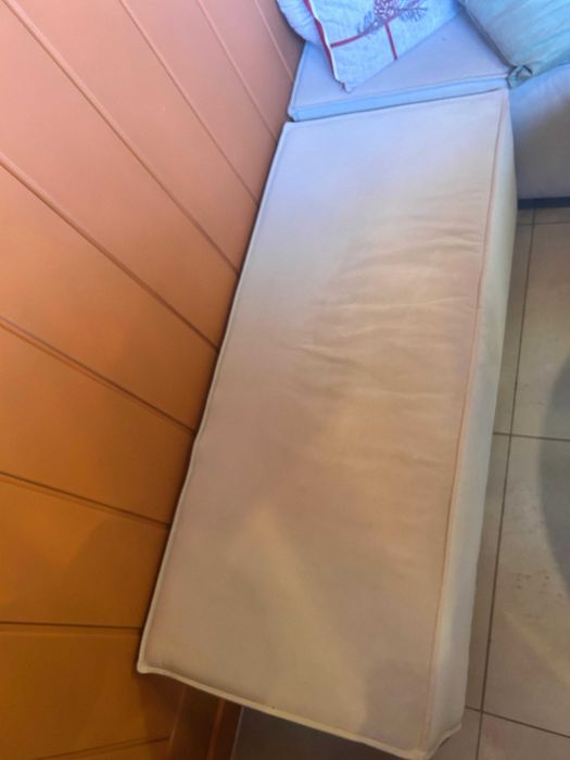 Ręcznie robione pufy / sofy tapicerowane – do kawiarni lub wnętrz