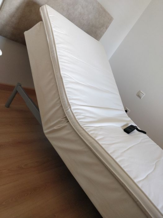 Camas IKEA totalmente articuladas em muito bom estado.