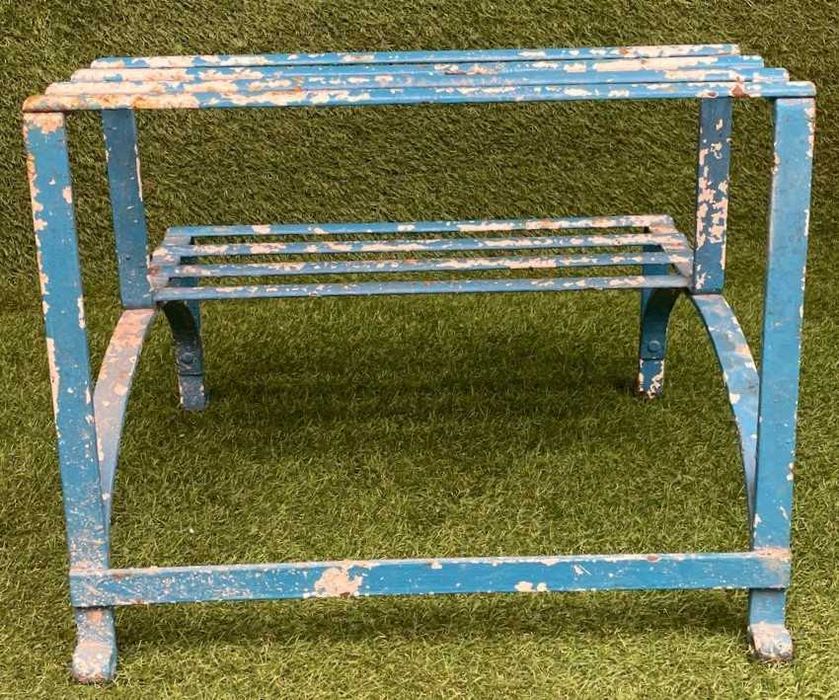 Escadote em ferro maciço