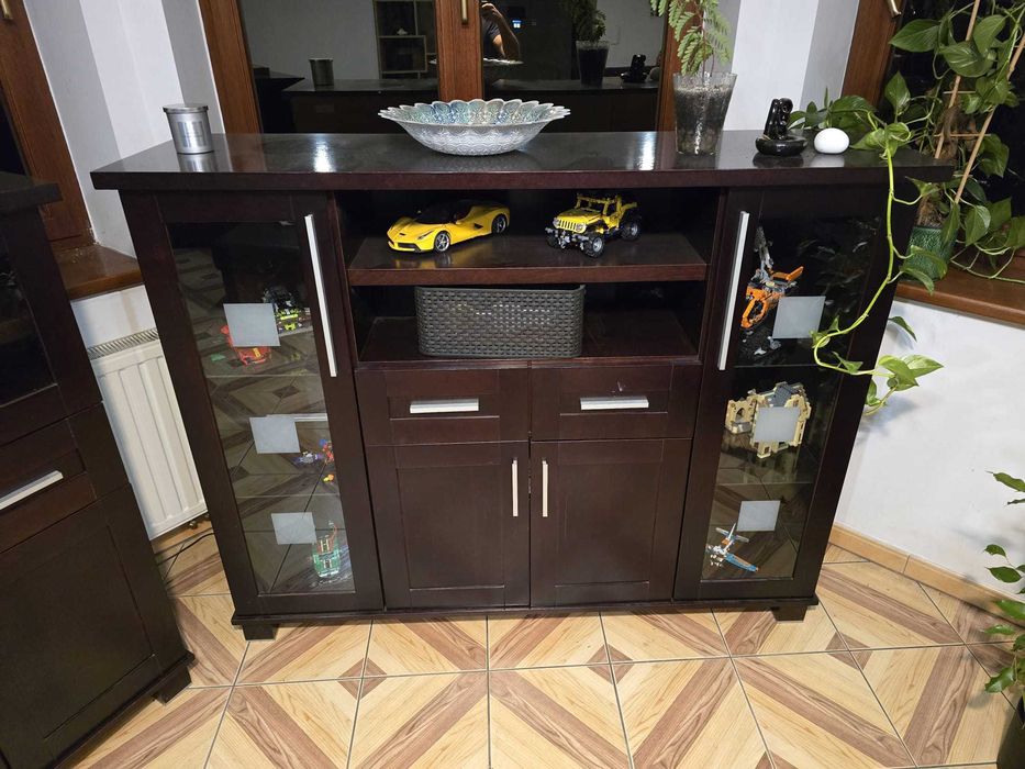 Zestaw mebli do salonu, komoda i szafki