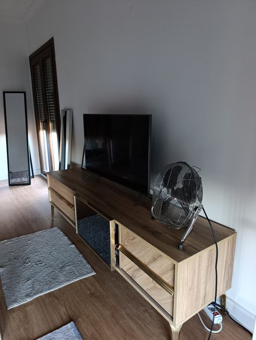 Base TV madeira e dourado, 1,95 comprimento