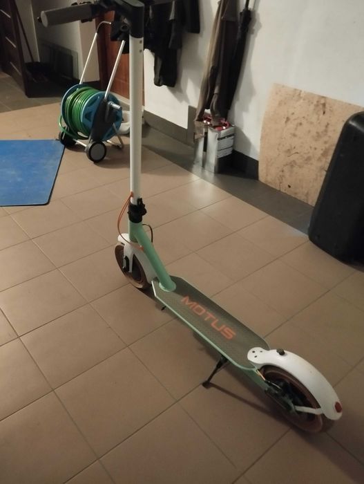 hulajnoga elektryczna motus