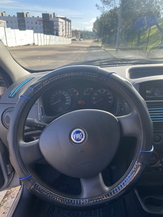 Carro Fiat punto 8v