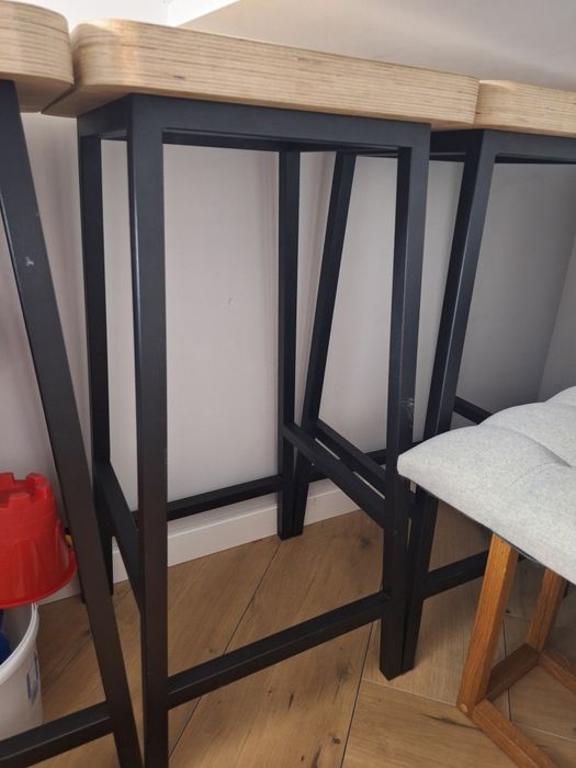 Барна стійка і 3 стільця