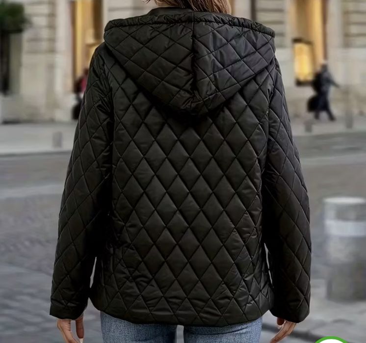 Елегантна чорна жіноча курка