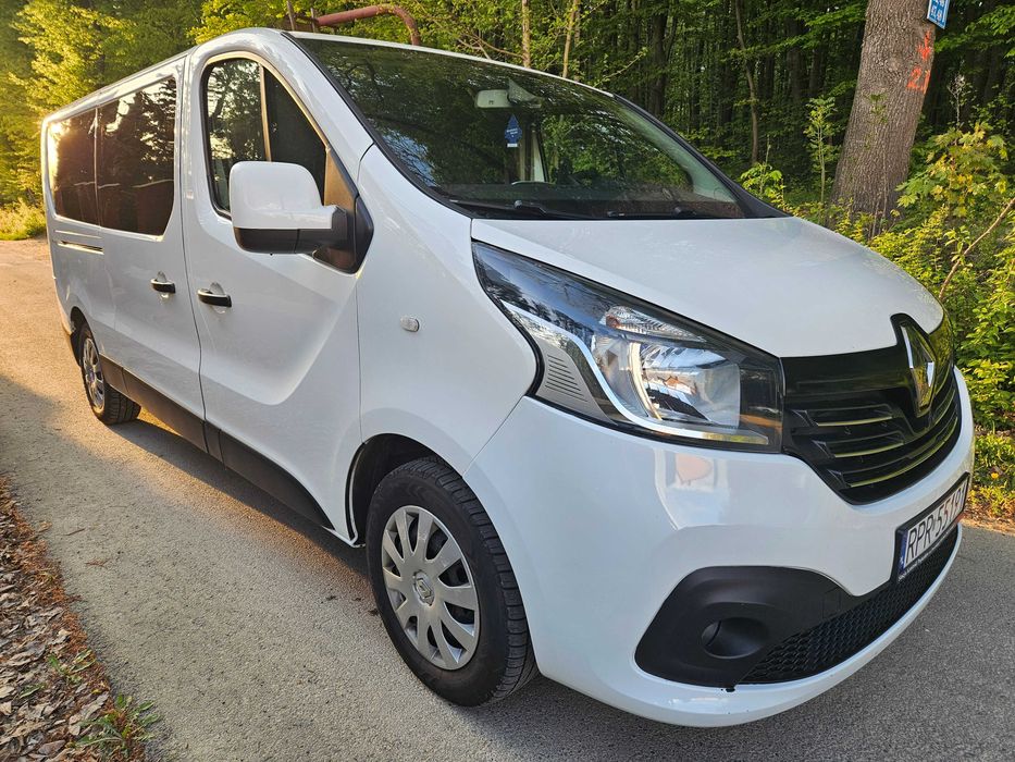 Wynajem bus 9 osobowy Renault Trafic long