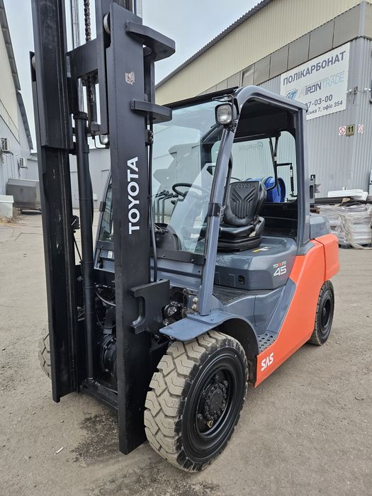 Навантажувач вилковий Toyota 4 тонни. Вилочный погрузчик Тойота 4 т