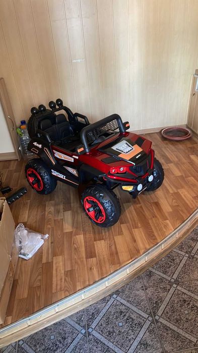 Дитячий електромобіль Monster 4X4 120W 1-местн. 3 цвета