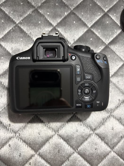 Kit Maquina Fotografica CANON EOS 2000D