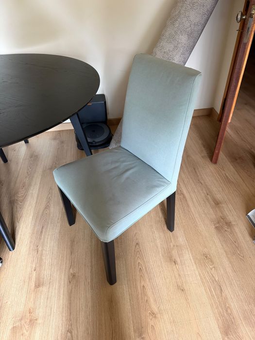 Conjunto mesa e cadeiras