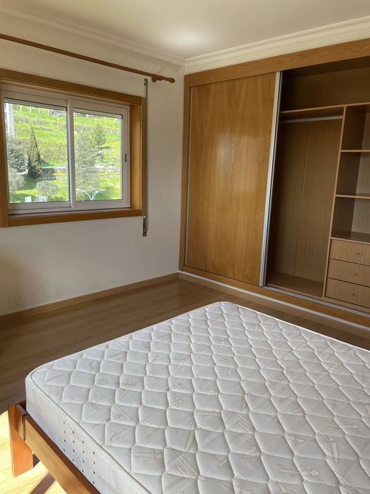 Arrenda-se quarto a estudante