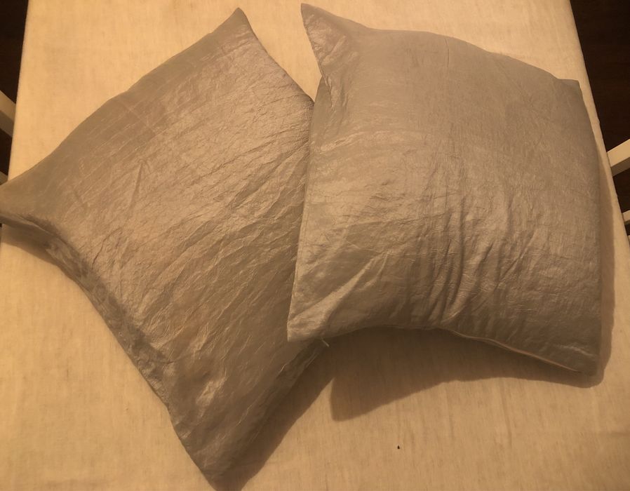 Almofadas cinza prata