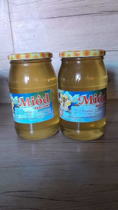 Dwa słoiki miodu akacjowego