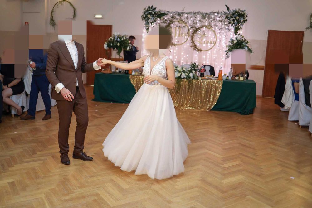 Suknia ślubna - pięknie się mieni