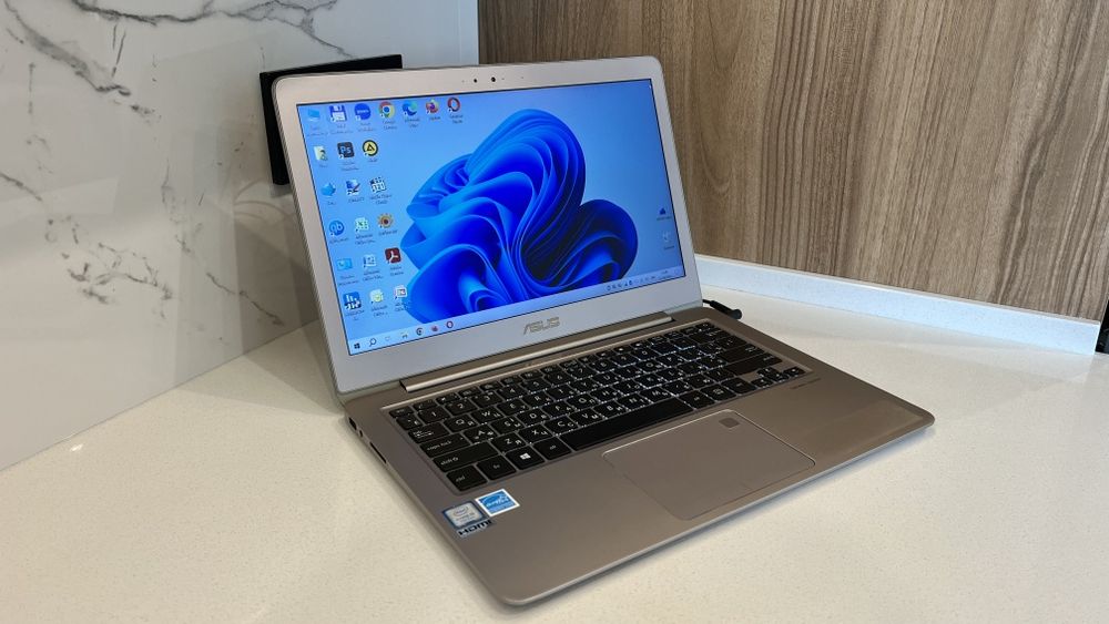 Ноутбук Asus ZenBook UX330UA