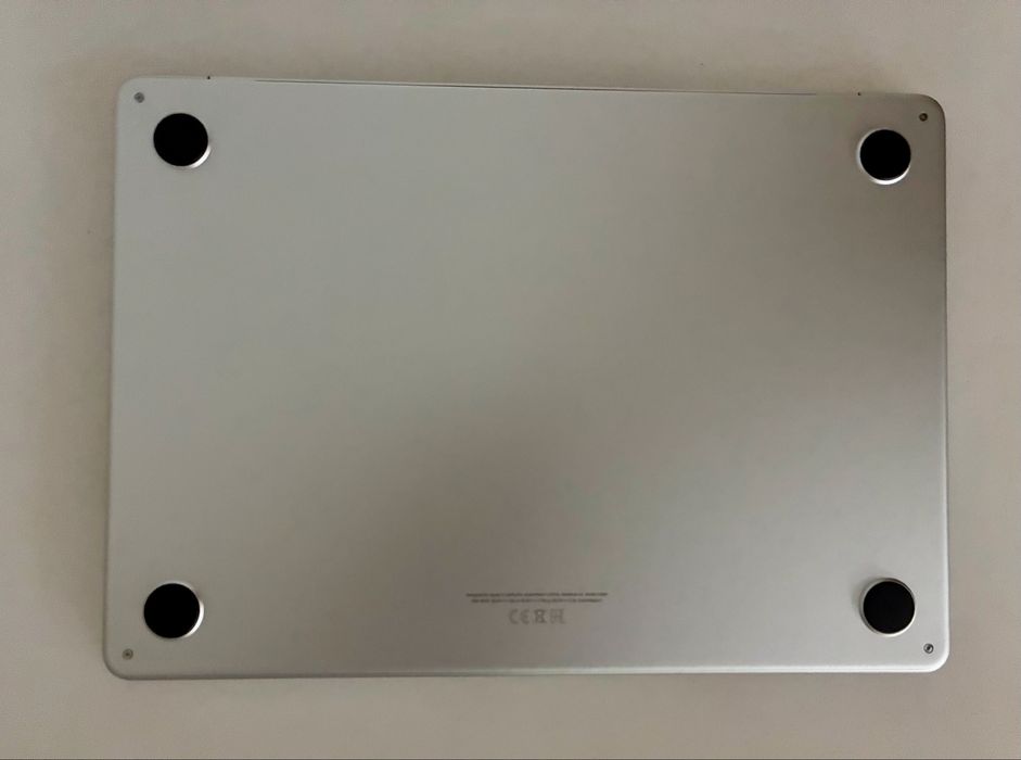 MacBook Air (M2, 2022)
