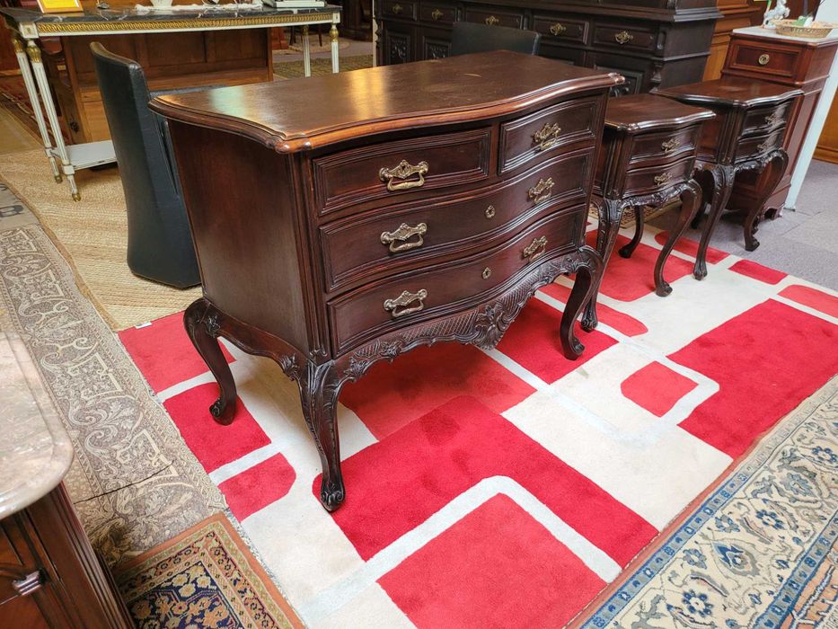 Cómoda antiga em muito bom estado geral