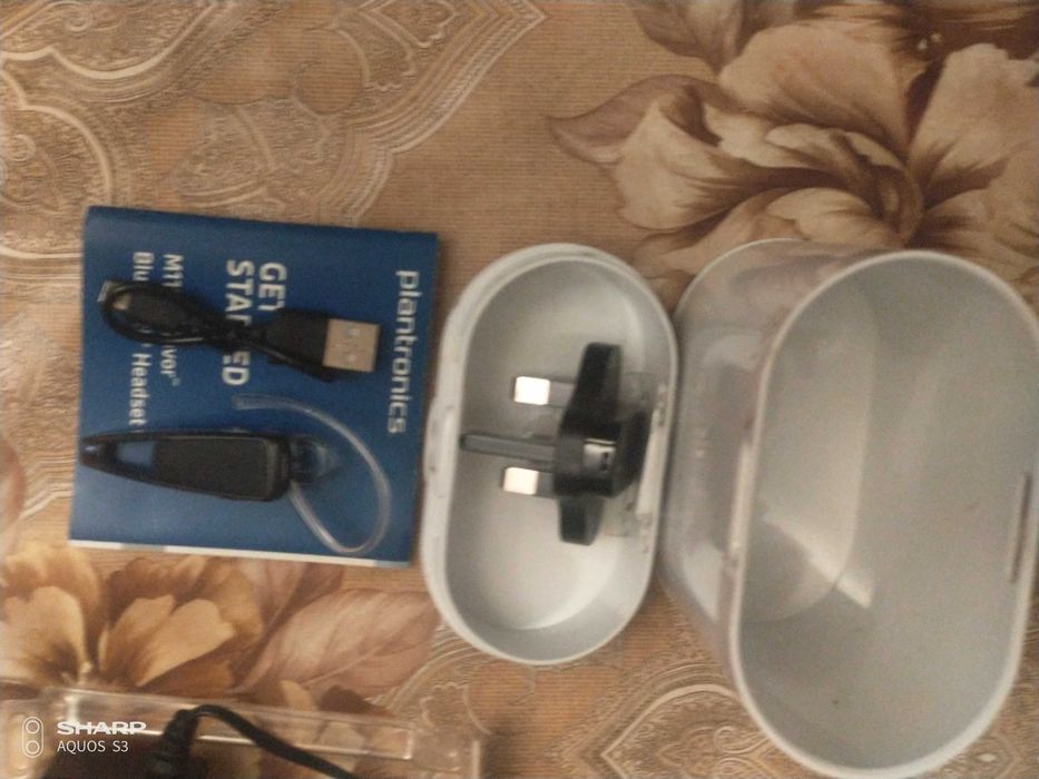 Bluetooth гарнитура Plantronics