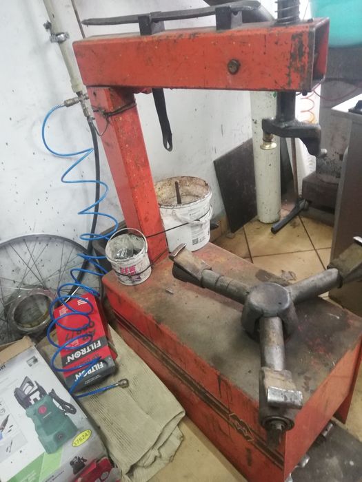 Montażownica do kół  samochodowych