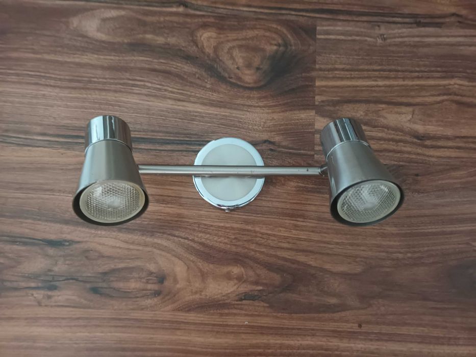 Vendo candeeiro de tecto  orientável com 2 focos lâmpadas leds