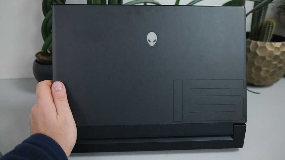 Dell alienware m15 r3 i7 10750 H 32 1 TB  RTX 2080 Super + Max Q 300Hz