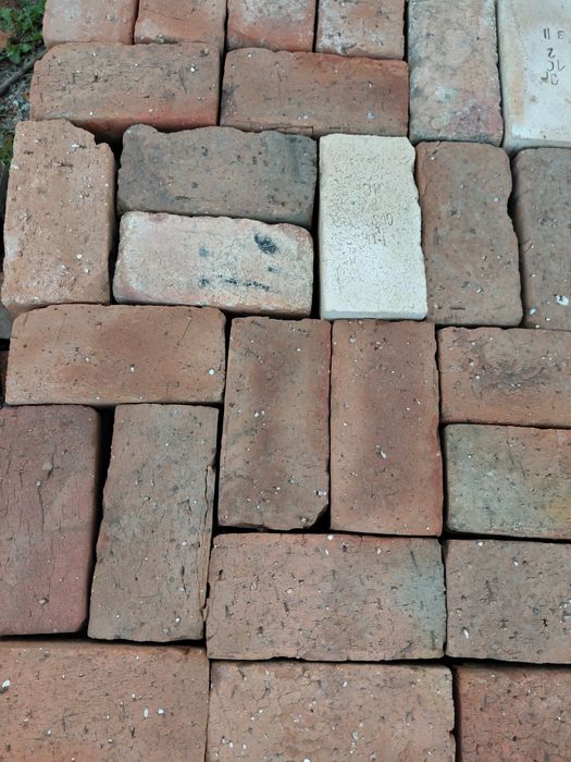 Cegła z rozbiórki, rustykalna