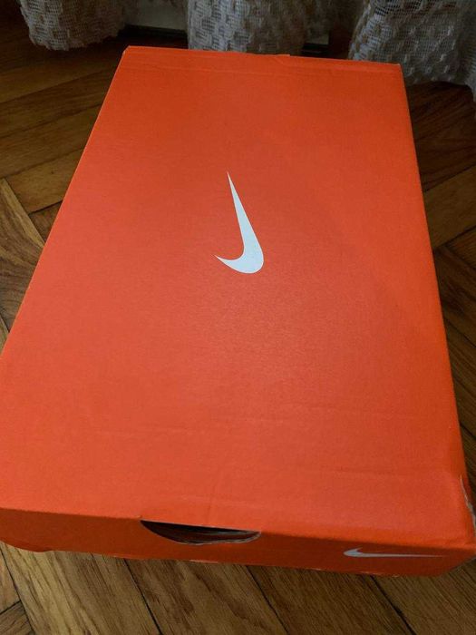 Отличные кроссовки Nike