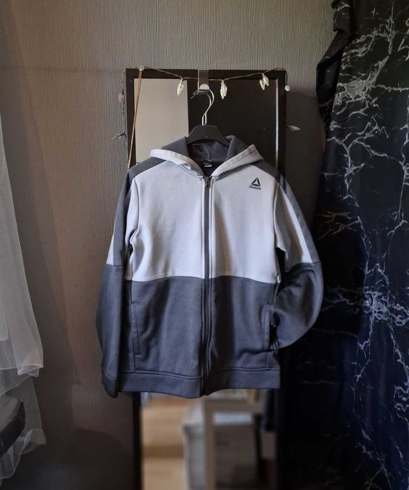 Rozpinana bluza Reebok z kapturem