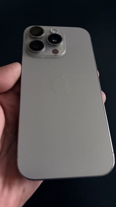 Iphone 16 Pro cinza titanium