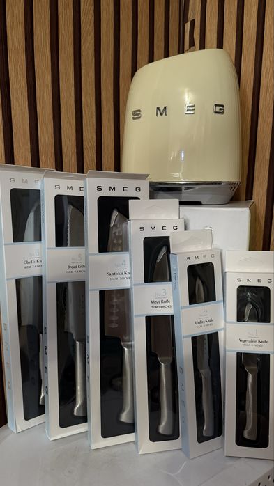 Підставка для ножів Smeg +6ножів