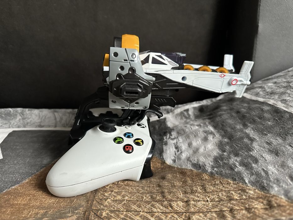 Xbox one S 1TB z grami i padami