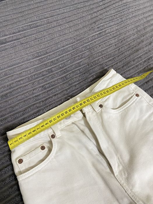 Джинси мом молочного кольору