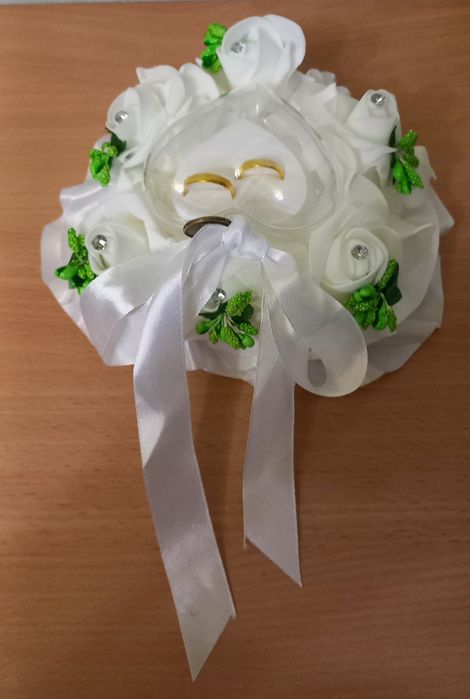 Свадебная подушка с кольцами