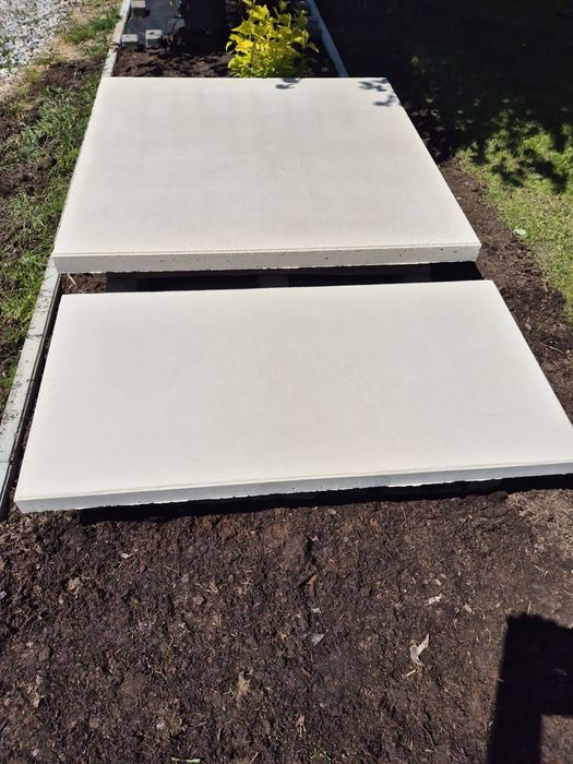 Płyty z betonu architektonicznego .