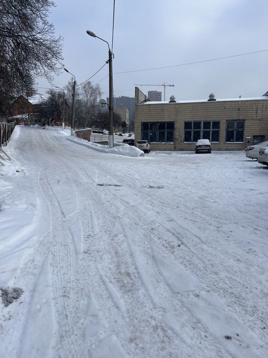 Нежитлова комерційна будівля