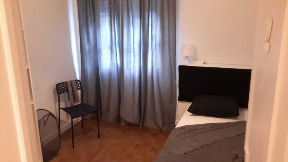 Quarto Individual c/ WC Privativo – Single Room with private bathroom